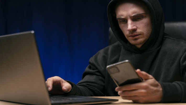 Red Flags That Your Phone Has Been Hacked or Spied On Red Flags That Your Phone Has Been Hacked or Spied On